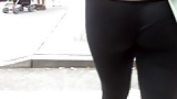 Big ass girl in black yoga pants voyeur edition