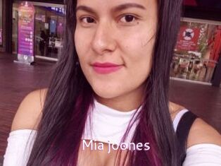 Mia_joones